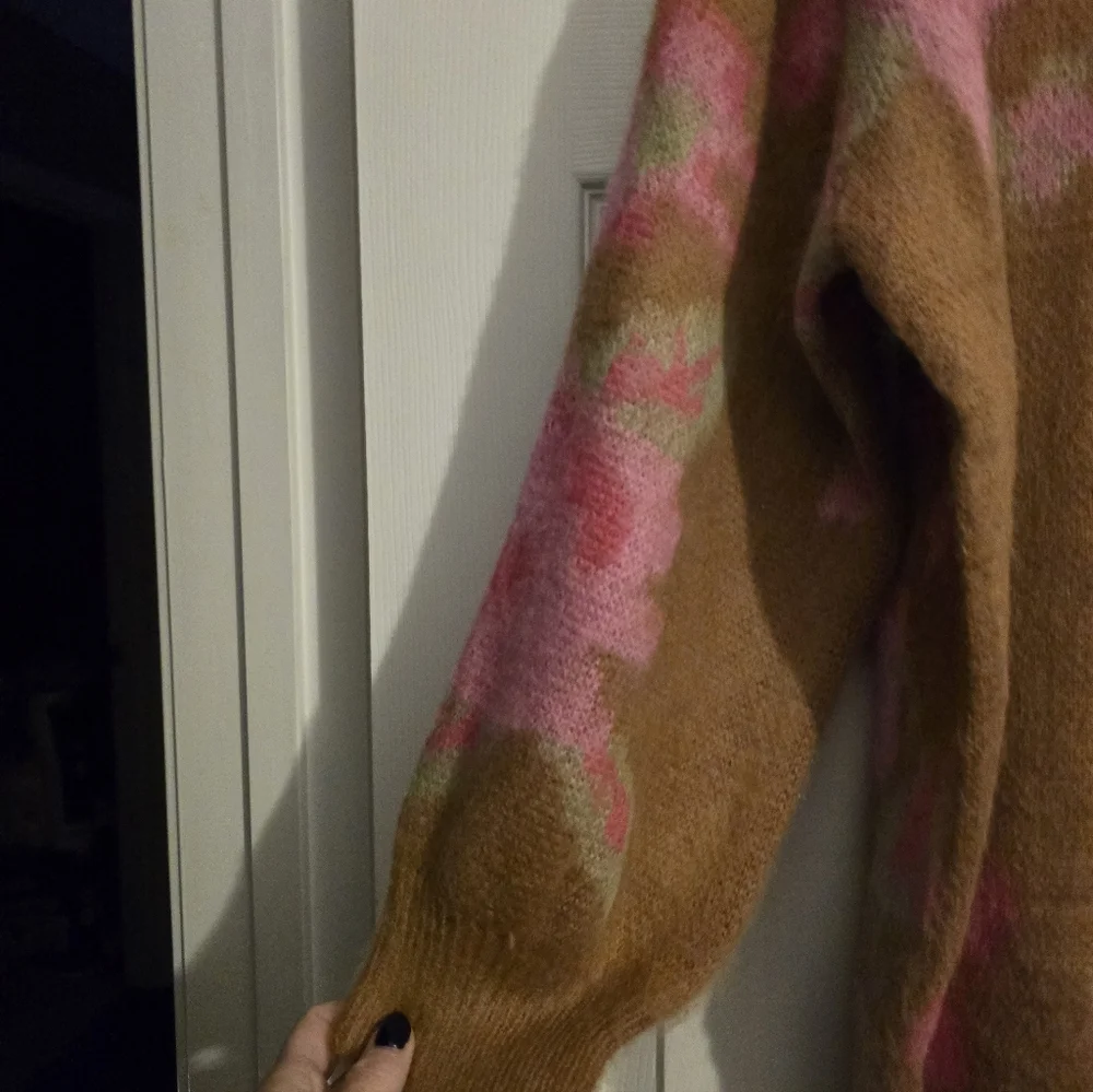 ENTRO Brown Floral Sweater  Size XL-- Brand New With Tags - Picture 2 of 9